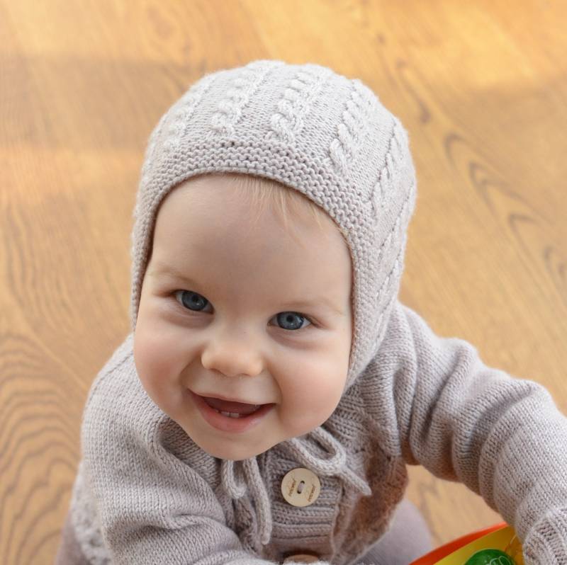 Handgestrickte Baby Mütze Aus Merino Wolle Zopfmuster Design von belovedLT