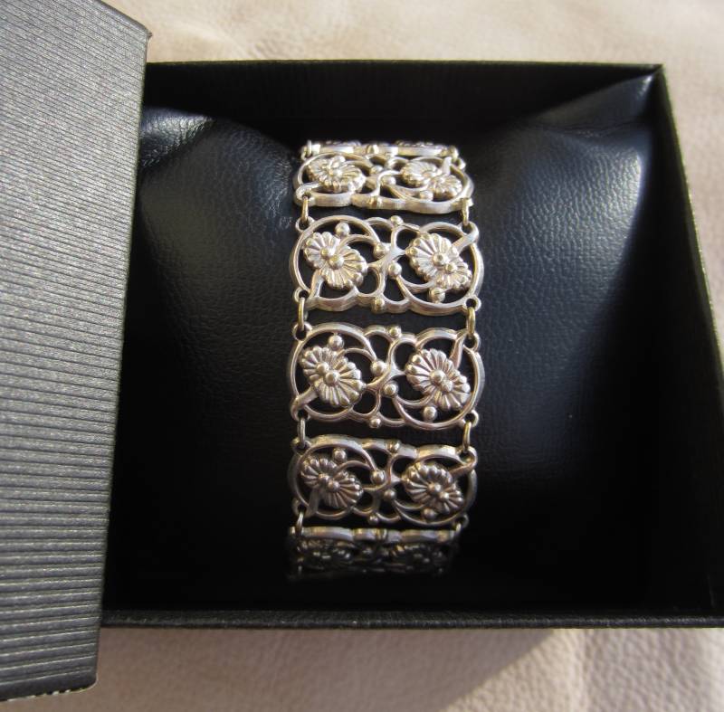 Wmf Versilbertes Armband Ikora Mit Floralem Muster Wmf Versilbertes Armband Ikora Mit Floralem Muster von belvivere