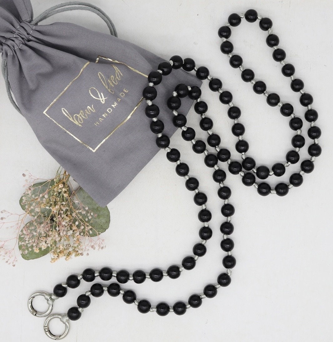 Lange Handykette ‚Silver Black', Schwarze Holzperlen, Geknotet , Versilberte Oder Vergoldete Karabiner, Längenauswahl Lange Handykette ‚Silver Black', Schwarze Holzperlen, Geknotet , Versilberte Oder Vergoldete Karabiner, Längenauswahl von benundfredh2
