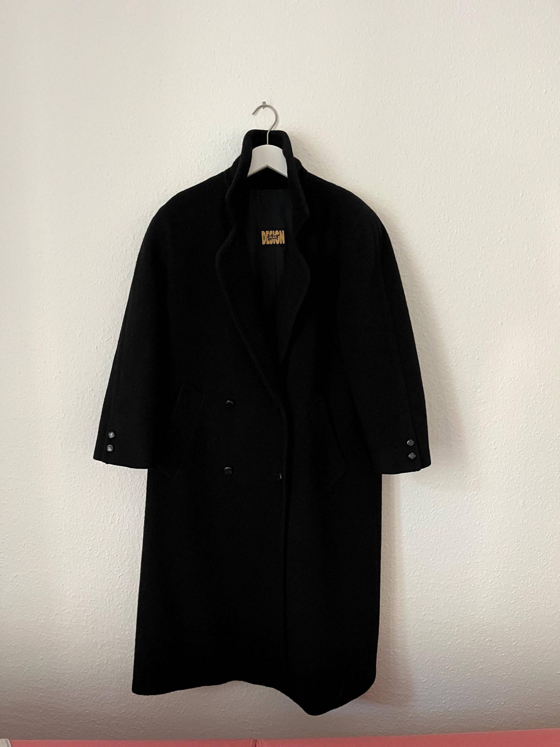 Vintage Mura Black Wool Coat - New, Timeless Design Size 38/40 Vintage Mura Black Wool Coat - New, Timeless Design Size 38/40 von berlinkapput