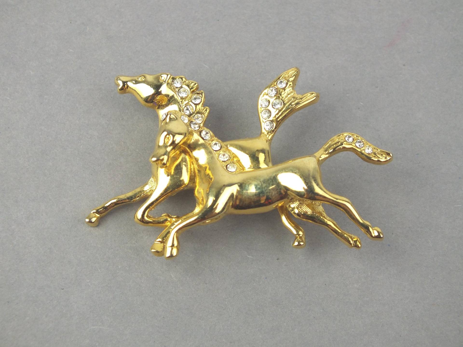 Vintage Pferde Brosche Vergoldetes Metll Mit Strass , Tier Anstecknadel, Alter Modeschmuck von berlinvintageshop