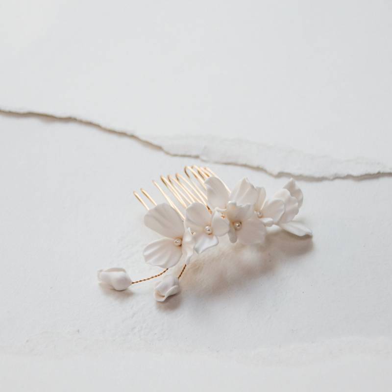 Weißer Blumen Haarkamm | Braut Hochzeit Accessoires Mit Zarten Off White von bespokebridalshop