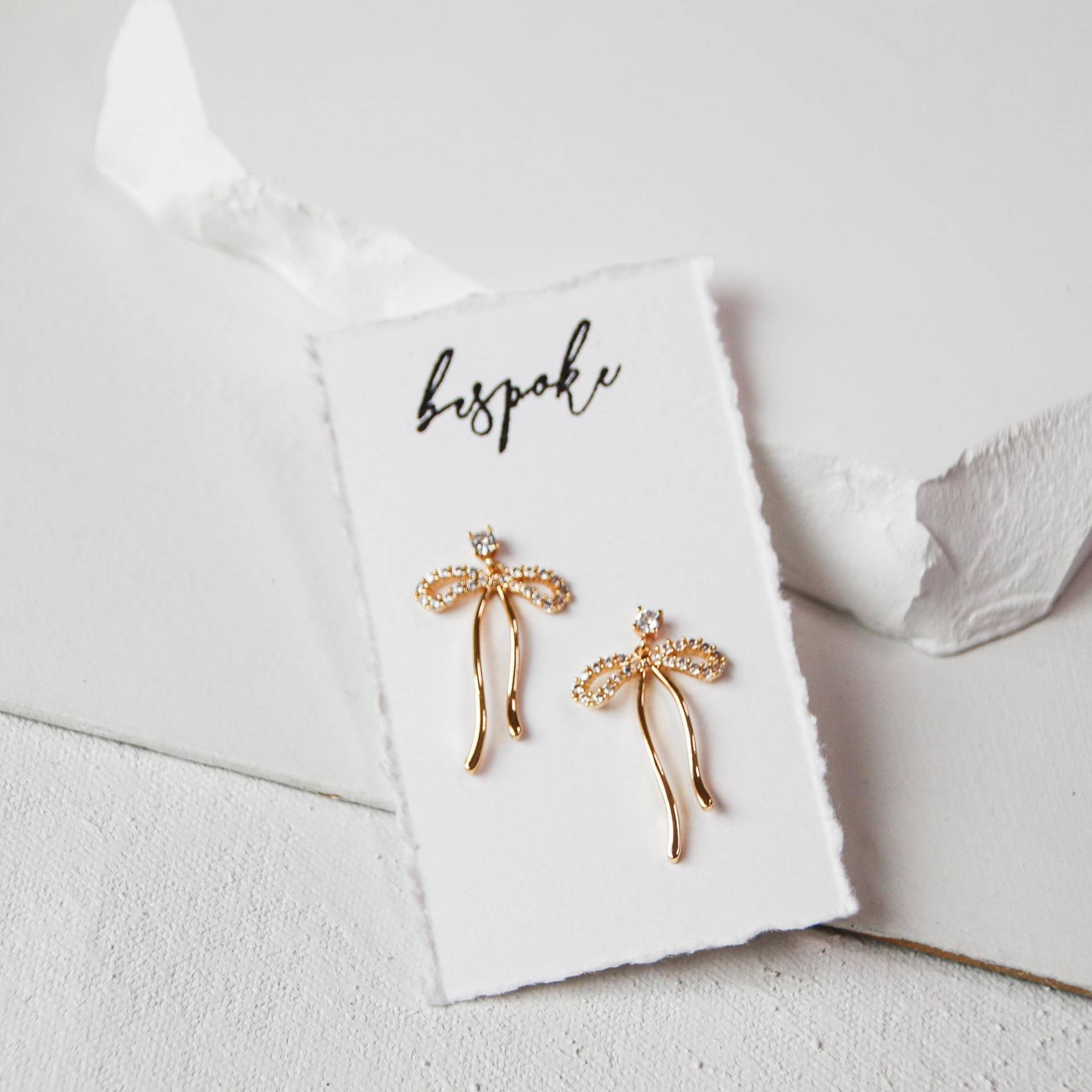 strass Bogen Ohrringe Cubic Zirkonia Ribbon Ohrringe Mit Zierlichen Ohrstecker von bespokebridalshop