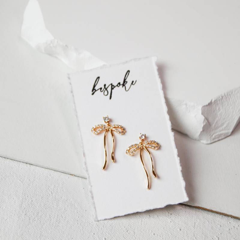 strass Bogen Ohrringe Cubic Zirkonia Ribbon Ohrringe Mit Zierlichen Ohrstecker von bespokebridalshop