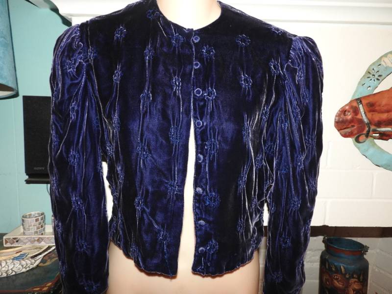 Einzigartige Viktorianisch/Edwardianisch Blaue Strukturierte Samtjacke Einzigartige Viktorianisch/Edwardianisch Blaue Strukturierte Samtjacke von bestpersonalstyle
