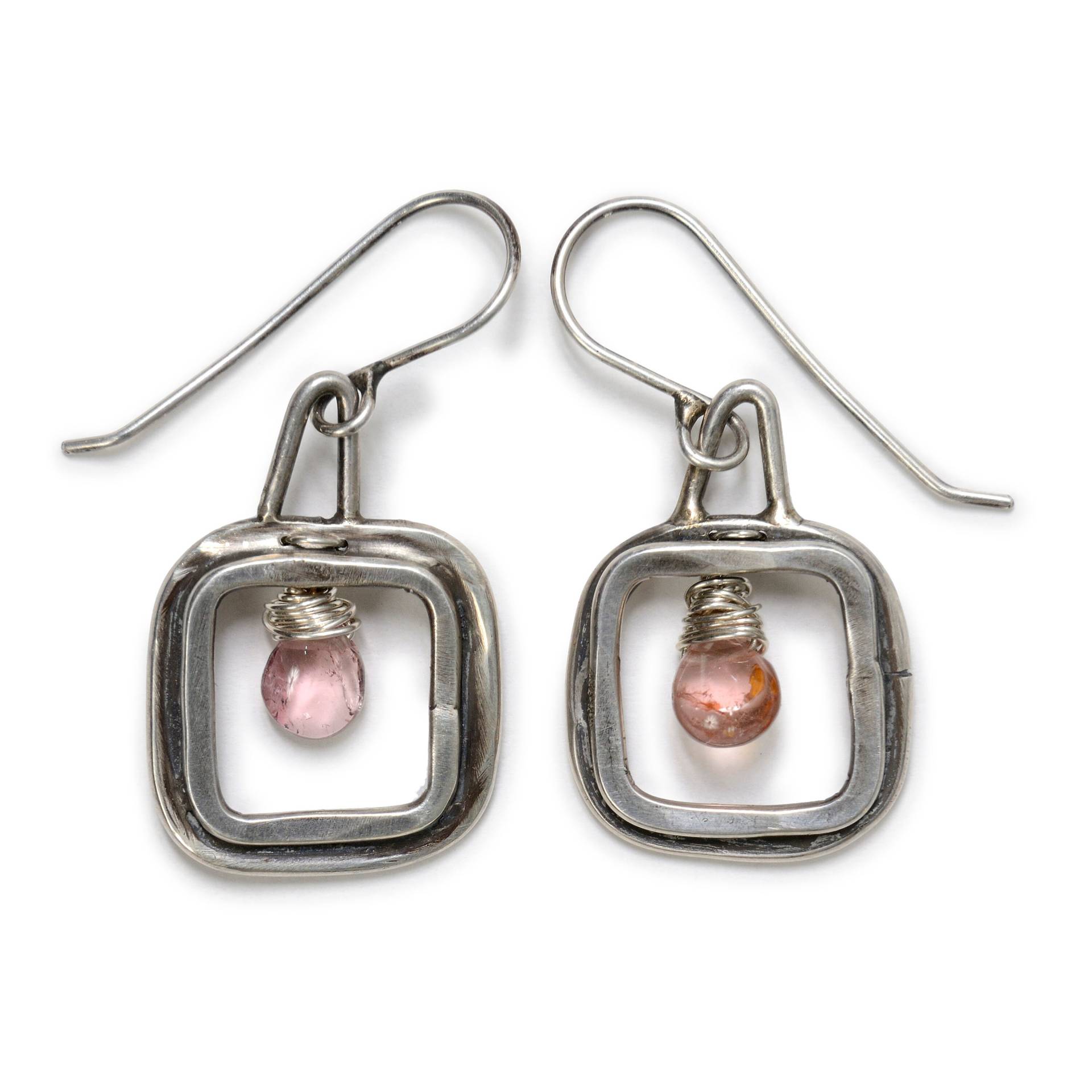 Quadrat Ohrringe - Sterling Silber Gehämmertes Rosa Turmalin Natürlicher Edelstein Oxidiertes Geschmiedet Einzigartiger Schmuck von bethaimeejewelry