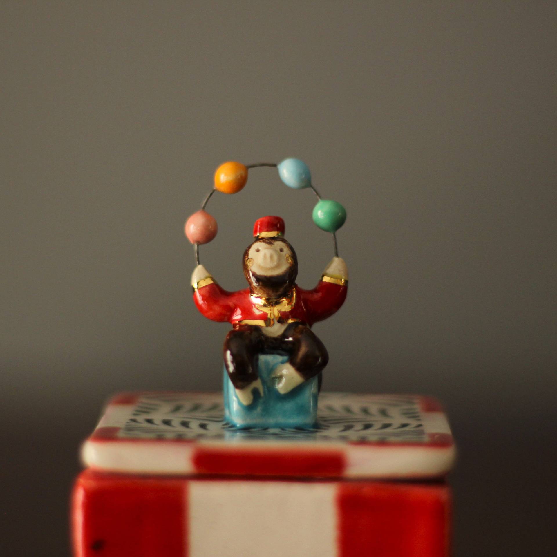 Handgemachte Keramik Zirkusaffe Box - Andenken Schmuckaufbewahrung von beticeramic