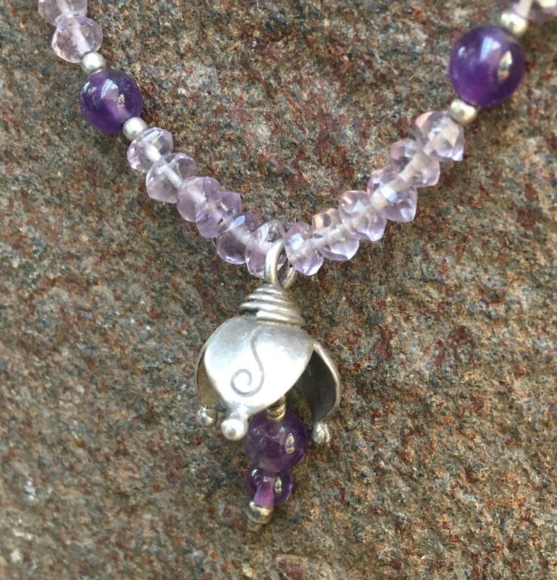 Amethyst Sterling Silber Fuschia Halskette Amethyst Sterling Silber Fuschia Halskette von betsyresnick