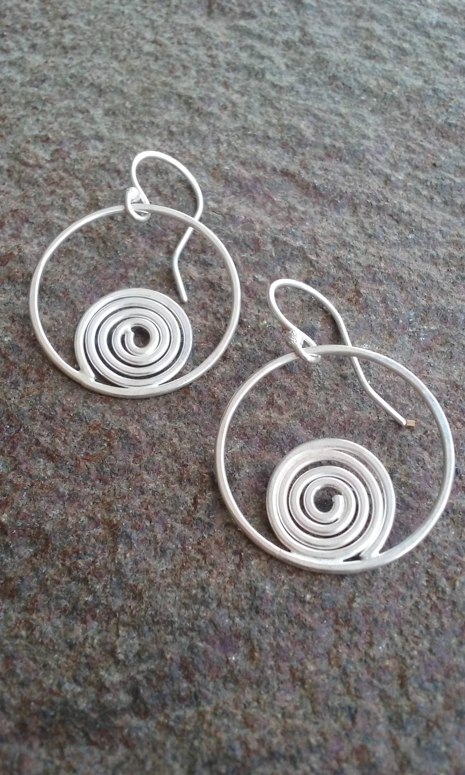 sterling Silber Spirale Draht Ohrringe | Settled Spirale sterling Silber Spirale Draht Ohrringe | Settled Spirale von betsyresnick