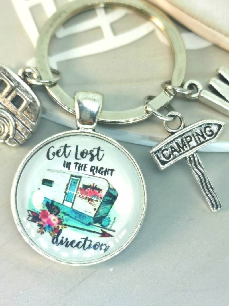 Get Lost in The Right Direction Schlüsselring, Camper Geschenk, Traveler Geschenk Für Camper, Fernweh Reiseanhänger Gepäck Schlüsselanhänger Key131 von beyondcharms