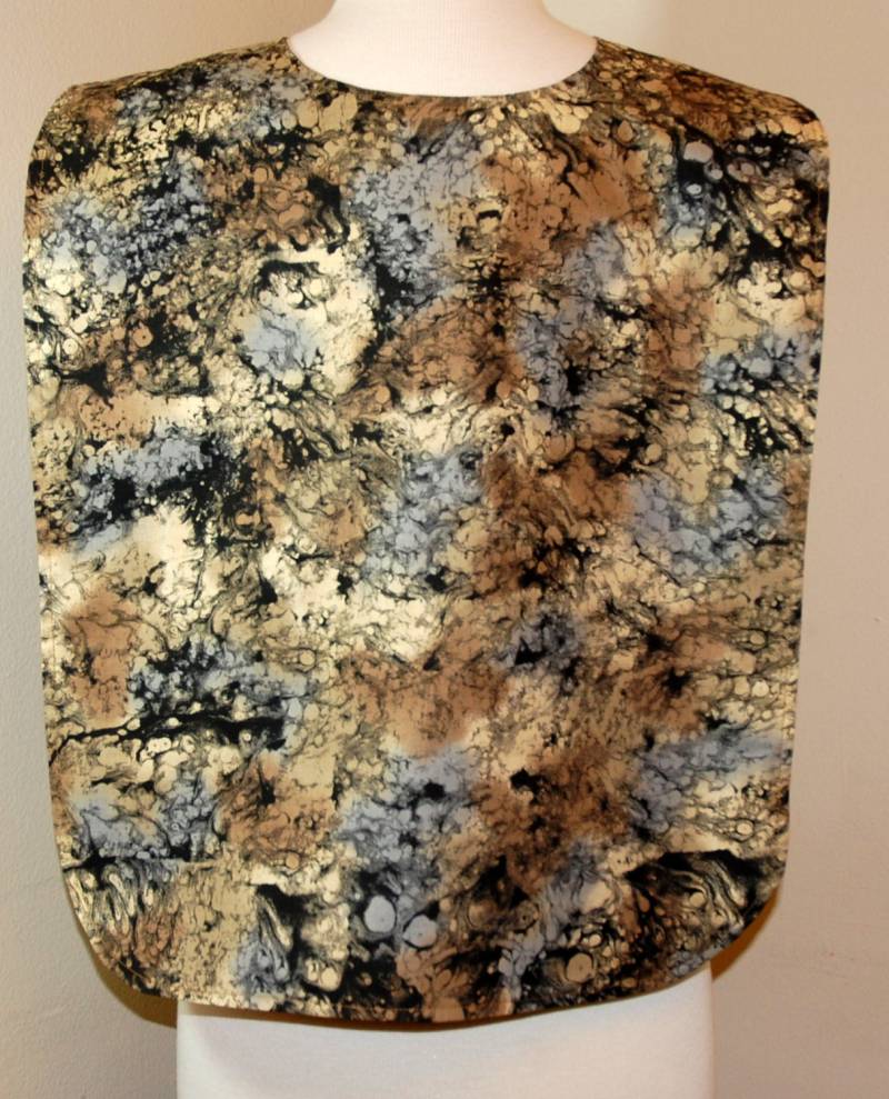 Erwachsenes Rippenlätzchen/Kleidungsschutz Schild Make-Up-Lätzchen, Lange Länge, 19 Zoll | 48 cm Halsöffnung Marmoriert in Schwarz, Grau Und von beyondquilts