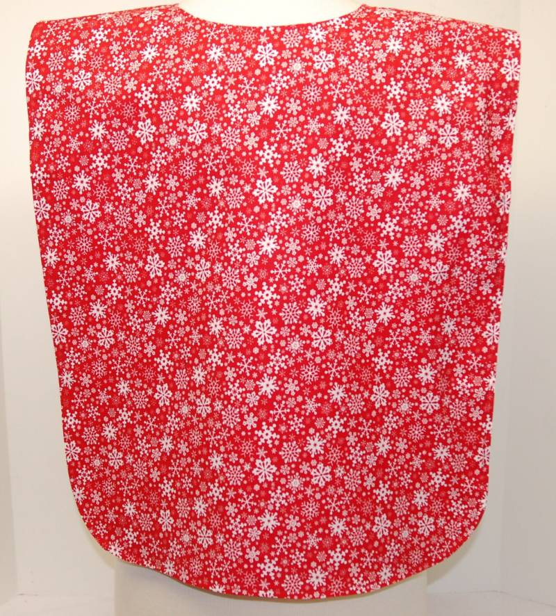 Weihnachten Erwachsene Rib Lätzchen/Kleidung Beschützer. Lätzchen Weiße Schneeflocken Auf Rot von beyondquilts