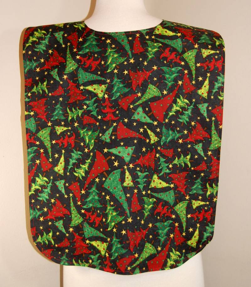 Weihnachten - Erwachsener Rib Lätzchen/Kleidung Beschützer/Make-Up Lätzchen, Lang Länge Grüne Und Rote Weihnachtsbäume Auf Schwarz von beyondquilts