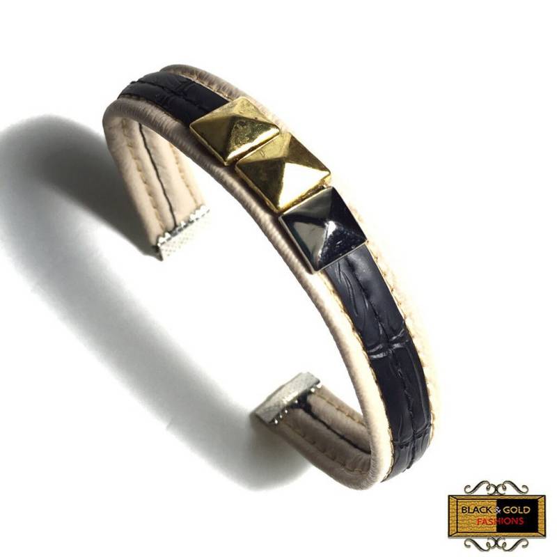Pyramide Ohrstecker Armband - Isabel Pyramide Ohrstecker Armband - Isabel von bgFashions