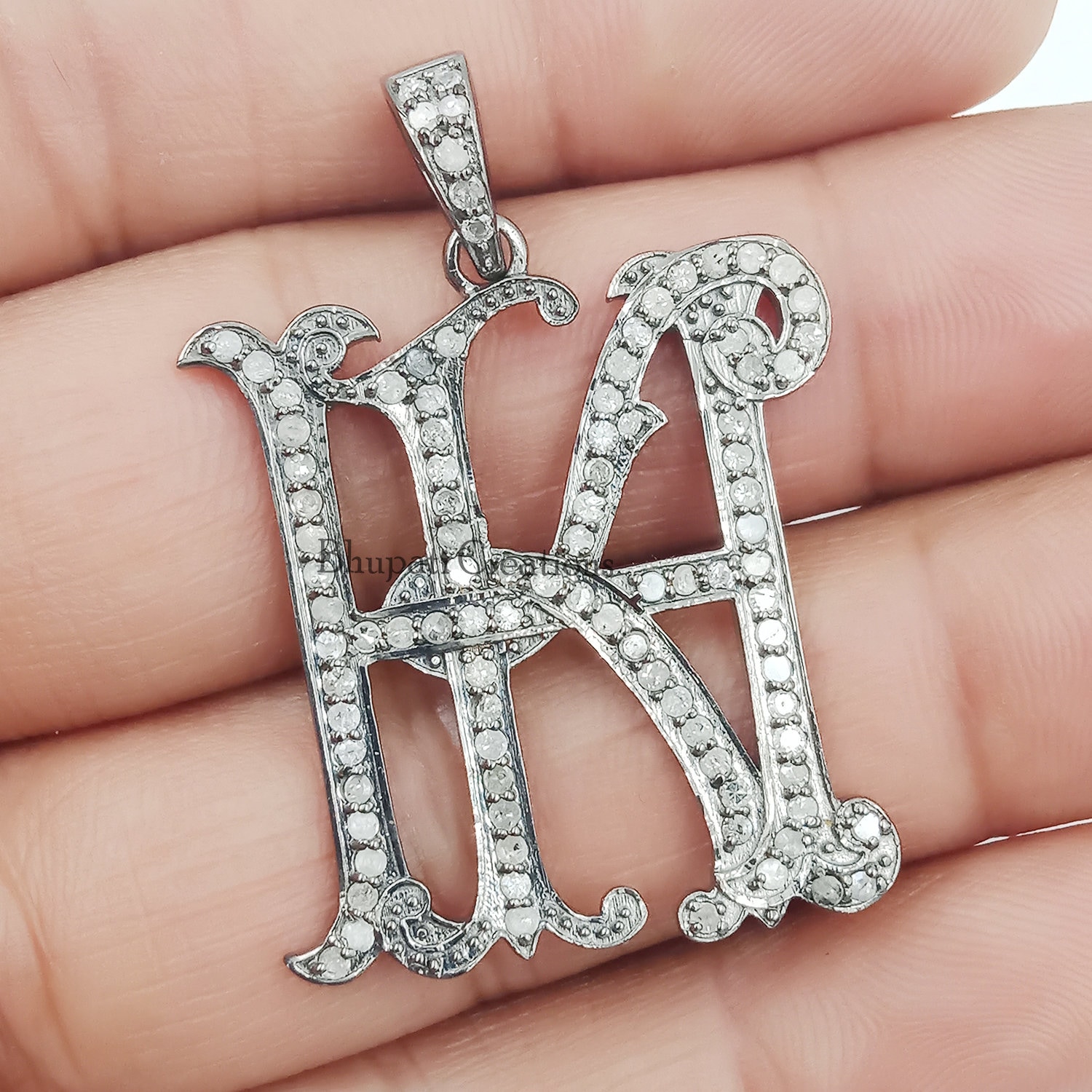 925 Sterling Silber Monogramm Anhänger, Pave Diamond Name Alphabet Anhänger von bhupaticreations