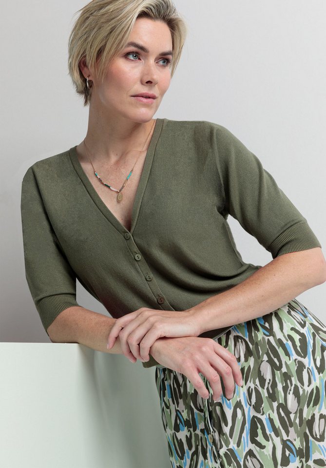 bianca Strickjacke ORIANE in modernem Feinstrick in Trendfarbe von bianca