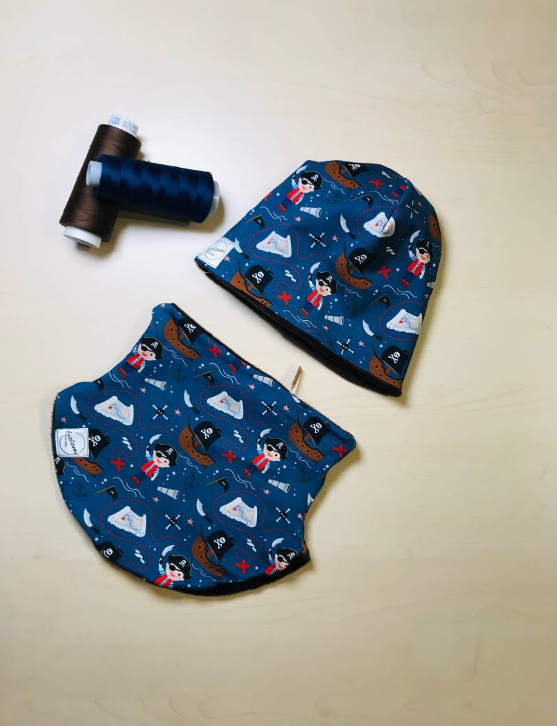 Ku 53/55 cm - Set Wintermütze Und Loop "Pirat Auf Schatzsuche", Mit Alpenfleece in Braun Gefüttert von biclami