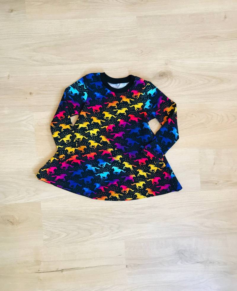 Tunika Rainbow Horses, Regenbogenfarbene Pferde Tunika Rainbow Horses, Regenbogenfarbene Pferde von biclami