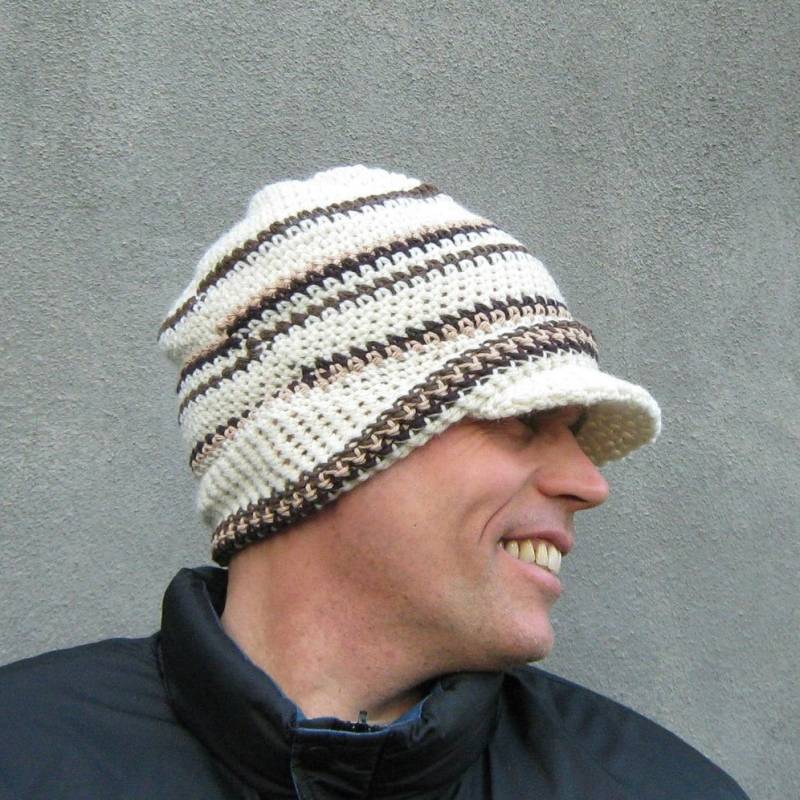 Hand Gehäkelte Jeep Mütze Wintermütze Aus Wollweiß Hand Gehäkelte Jeep Mütze Wintermütze Aus Wollweiß von bigalhats