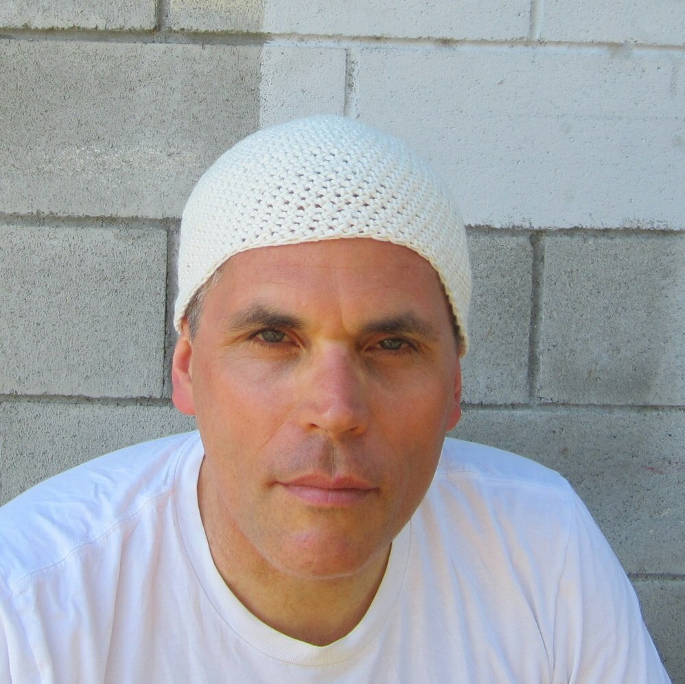Sommer Kundalini Mütze Handgehäkelter Kufi in Der Farbe Off-White Aus Baumwolle Und Leinen Sommer Kundalini Mütze Handgehäkelter Kufi in Der Farbe Off-White Aus Baumwolle Und Leinen von bigalhats