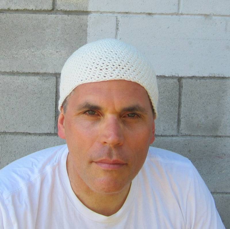 Sommer Kundalini Mütze Handgehäkelter Kufi in Der Farbe Off-White Aus Baumwolle Und Leinen von bigalhats