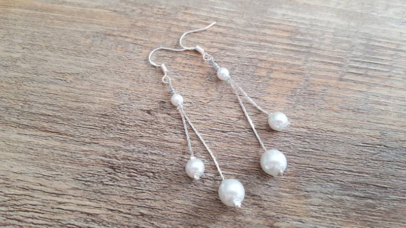 Hochzeitsohrringe - Emma Weißes Perlmutt Silber Braut Hochzeit Perlmuttweiße Perlen Personalisierbar Made in France von bijoucascadenacree