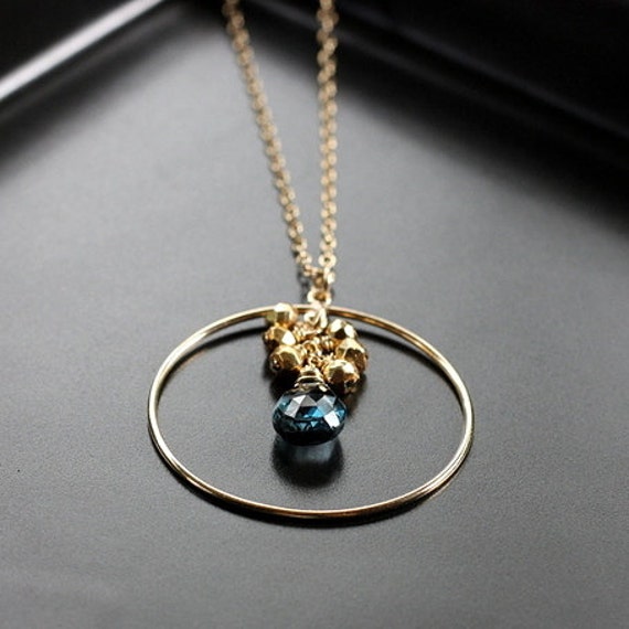 London Blautopas Und Pyrit Halskette - 14K Goldfilled- "Noor" Halskette." London Blautopas Und Pyrit Halskette - 14K Goldfilled- "Noor" Halskette." von bijouxbydesif