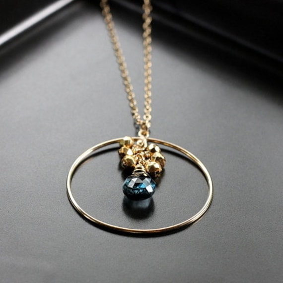 London Blautopas Und Pyrit Halskette - 14K Goldfilled- "Noor" Halskette." London Blautopas Und Pyrit Halskette - 14K Goldfilled- "Noor" Halskette." von bijouxbydesif