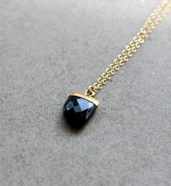 Schwarzer Onyx Horn Anhänger 24K Gold Galvanisierter Anhänger, 14K Filled Kette Schwarzer Onyx Horn Anhänger 24K Gold Galvanisierter Anhänger, 14K Filled Kette von bijouxbydesif