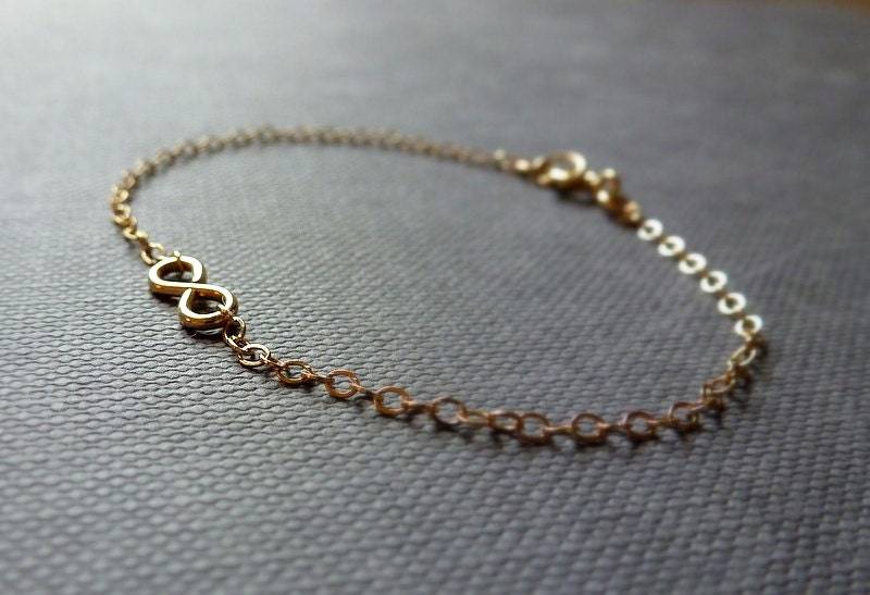 Winziges Infinity Armband - 14K Goldfilled Winziges Infinity Armband - 14K Goldfilled von bijouxbydesif