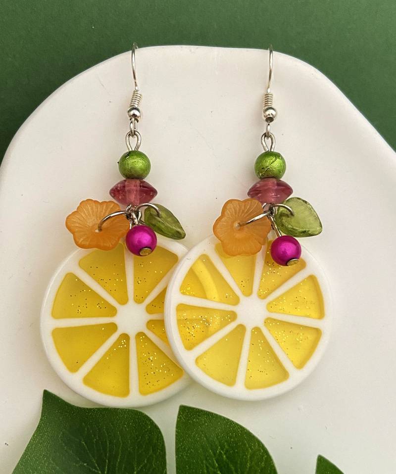 Gelber Modeschmuck, Ohrringe Mit Zitronenscheiben-Anhänger, Obstschmuck Für Damen, Gelber Schmuck Made in France von bijouxbymaeva
