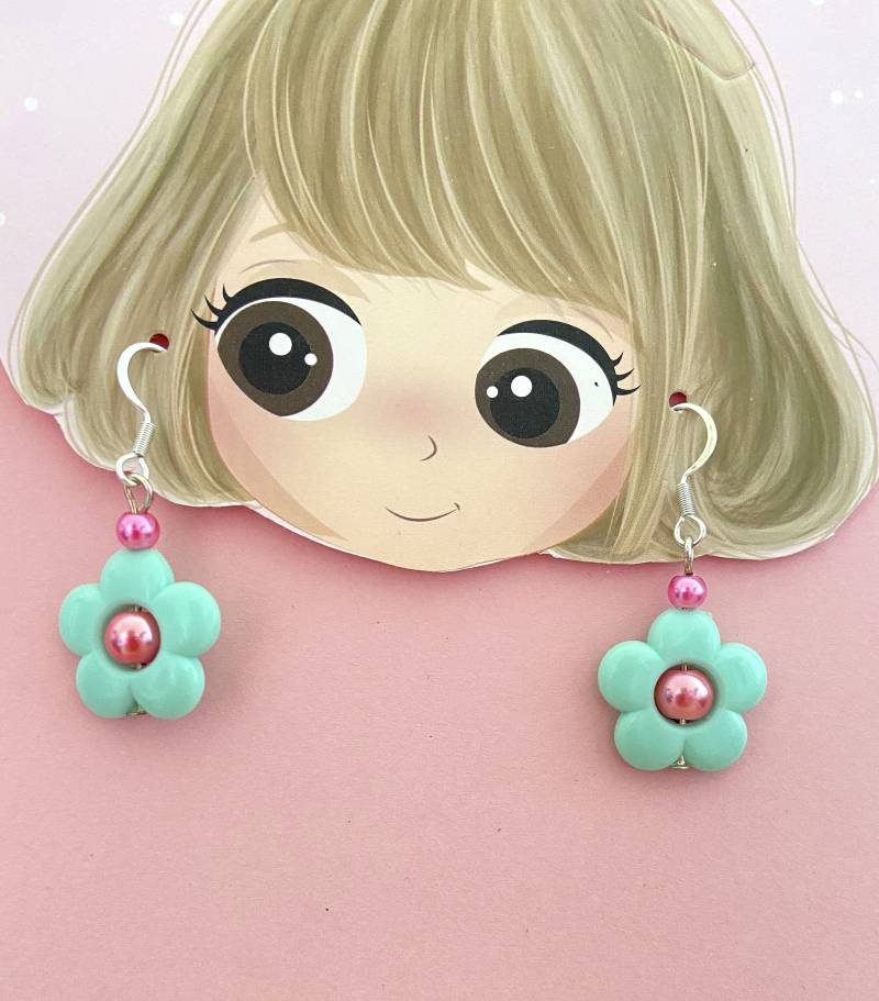 Kinder-/Jugendschmuck Grüne, Lachsfarbene Und Rosa Blütenperlenohrringe Kinder-/Jugendschmuck Grüne, Lachsfarbene Und Rosa Blütenperlenohrringe von bijouxbymaeva