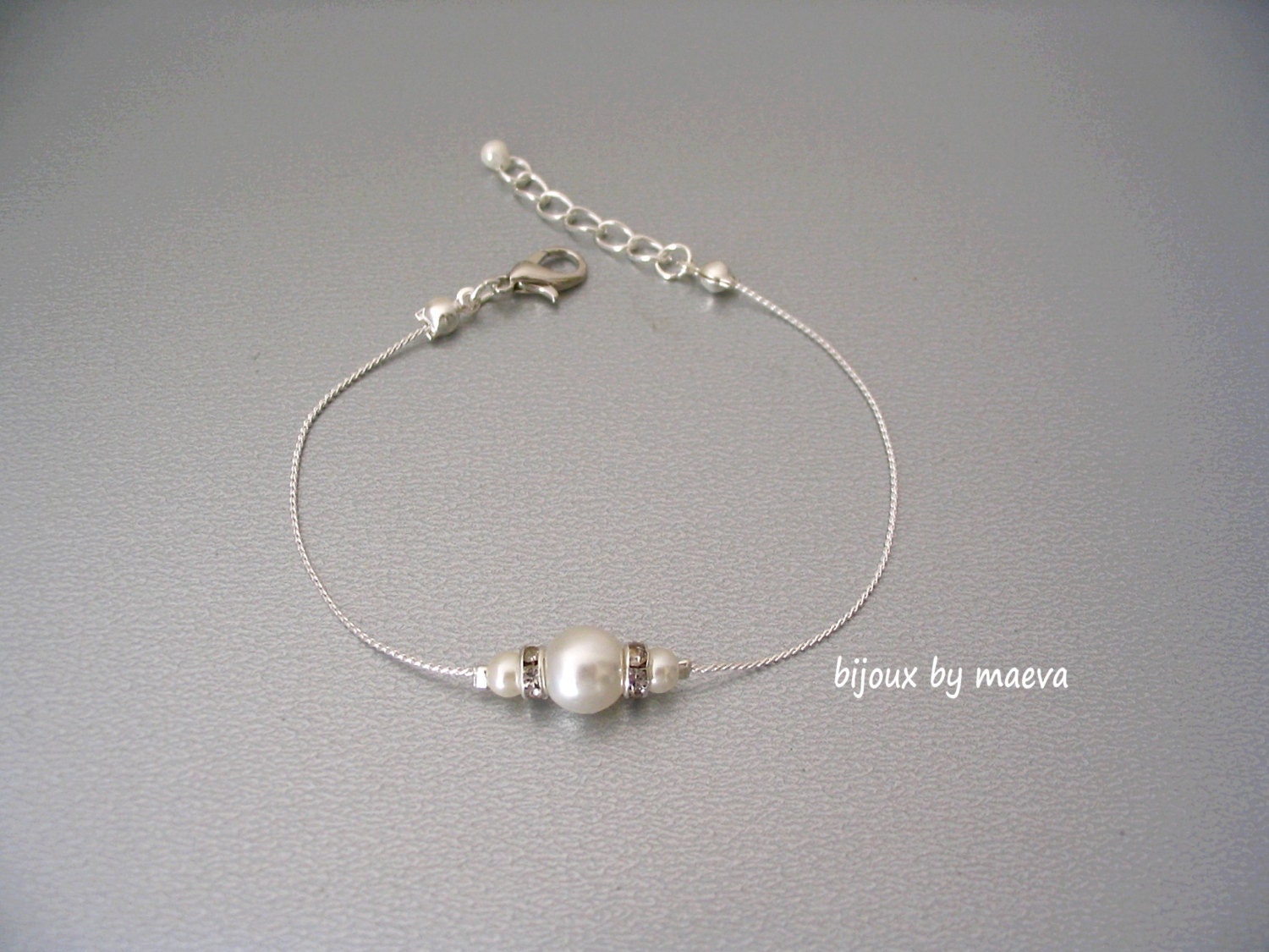 Kostümhochzeitsschmuck, Elfenbeinperlen - Und Strassarmband An Silberner Metallkette, Perlenhochzeitsaccessoire, Anpassbarer Schmuck Kostümhochzeitsschmuck, Elfenbeinperlen - Und Strassarmband An Silberner Metallkette, Perlenhochzeitsaccessoire, Anpassbarer Schmuck von bijouxbymaeva