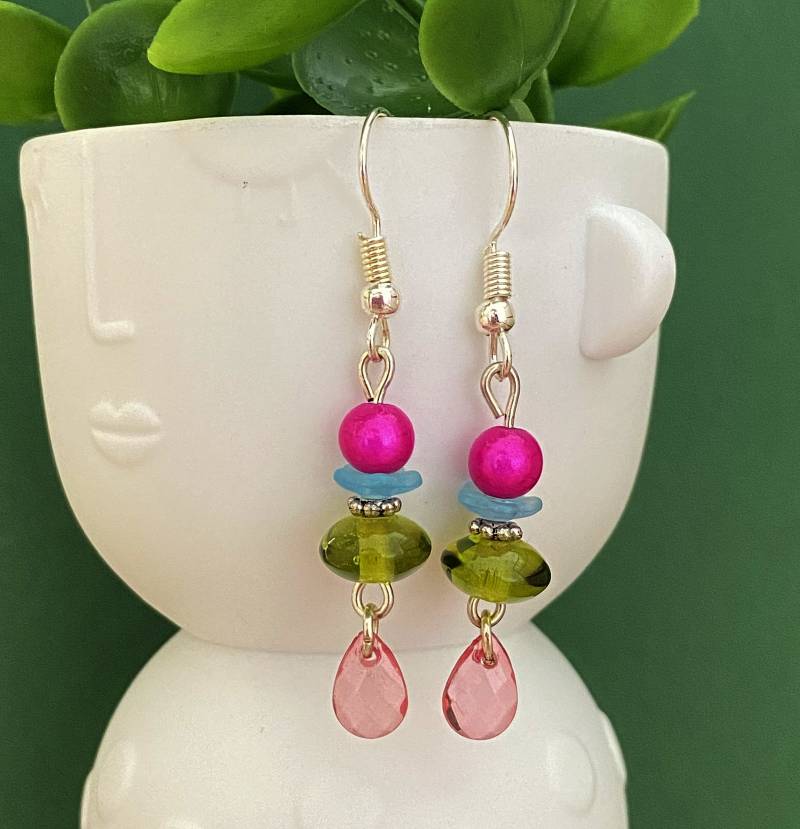 Mini-Perlenohrringe in Fuchsia-Rosa, Türkis Und Grün Mini-Perlenohrringe in Fuchsia-Rosa, Türkis Und Grün von bijouxbymaeva