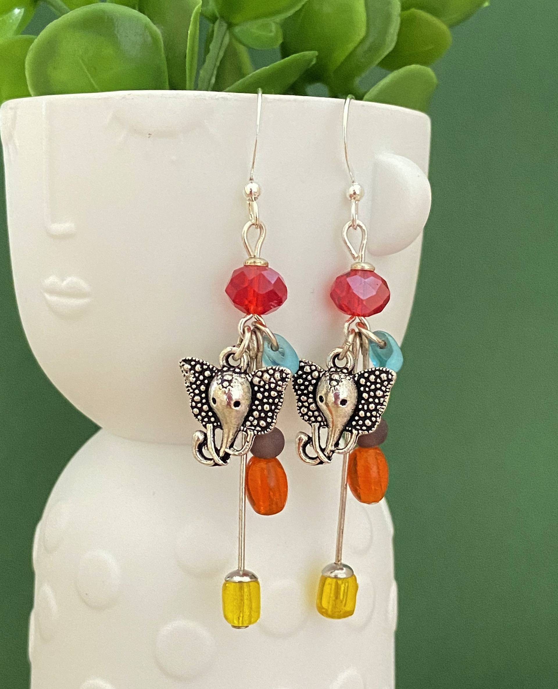 Modeschmuck Mehrfarbige Elefanten-Ohrhänger Modeschmuck Mehrfarbige Elefanten-Ohrhänger von bijouxbymaeva