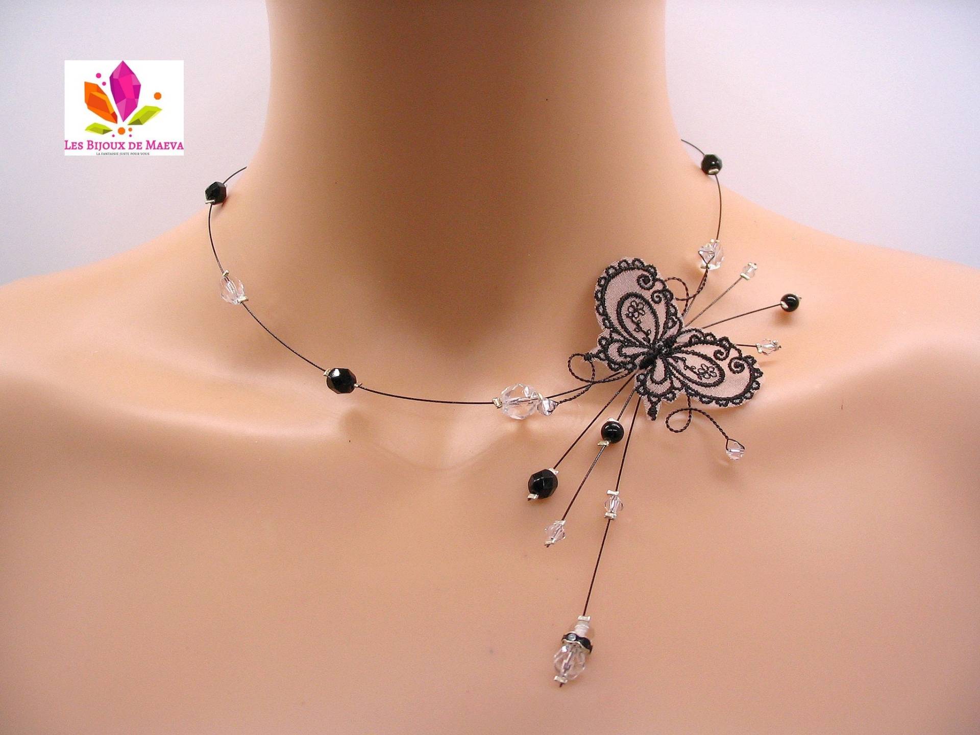 Modeschmuck Schmetterlingskette Und Schwarze Weiße Perlen Modeschmuck Schmetterlingskette Und Schwarze Weiße Perlen von bijouxbymaeva