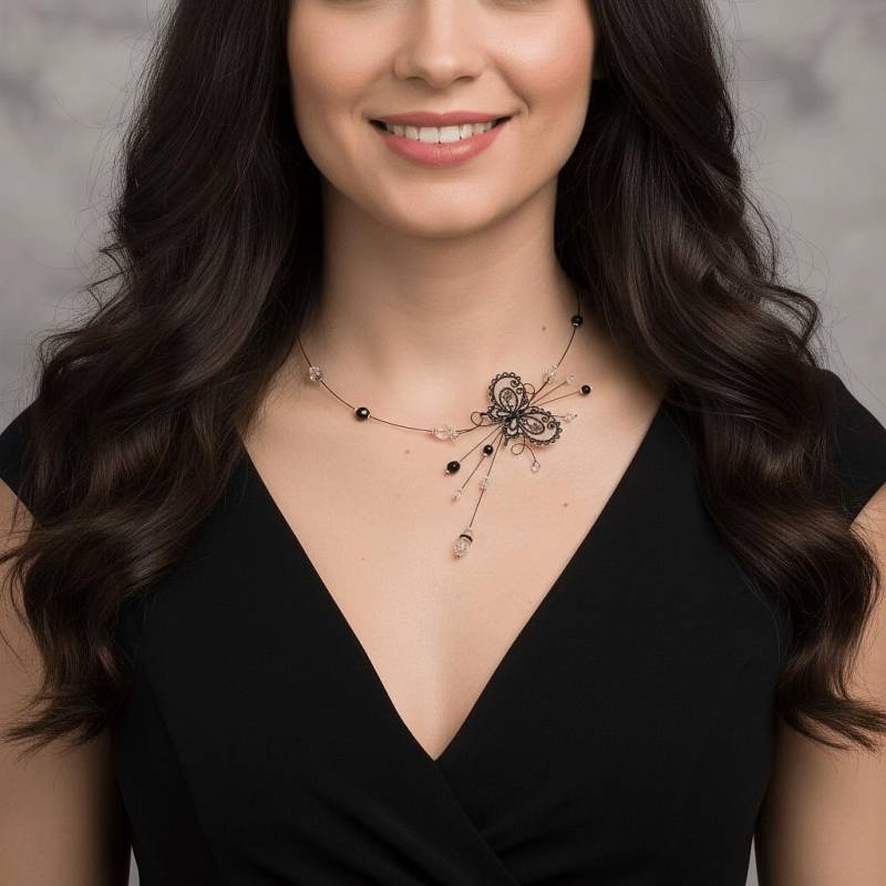 Modeschmuck Schmetterlingskette Und Schwarze Weiße Perlen Modeschmuck Schmetterlingskette Und Schwarze Weiße Perlen von bijouxbymaeva