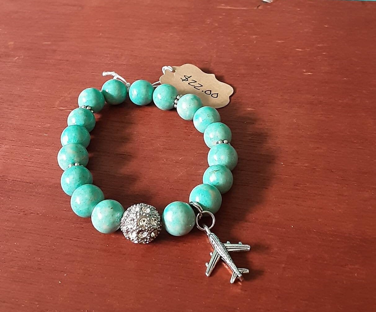 Türkis Armband Mit Flugzeug Charme B1916 Türkis Armband Mit Flugzeug Charme B1916 von bijouxdedelone