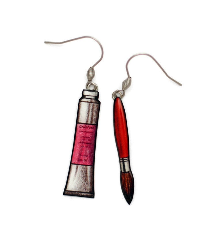 Ohrringe Mit Rosa Farbtube Und Pinsel, Nicht Zueinander Passend von bijouxlafeecameleon