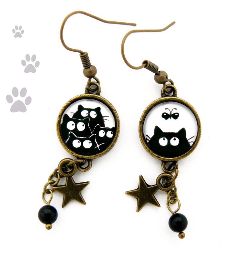 Ungleiche Schwarze Katzen - Und Schmetterlingsohrringe, Schwarz Weiß, Bronzefarbene Sternperlen, Glasperlen von bijouxlafeecameleon