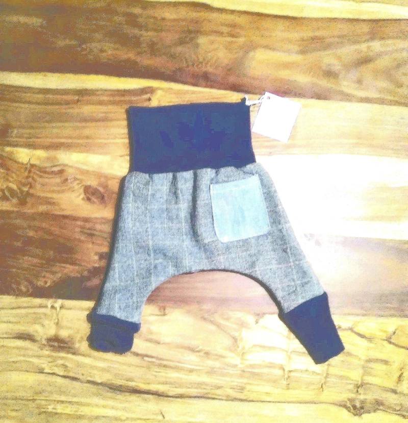 Einzelstück Recycling, Upcycling Mitwachshose Baggy Pumphose Wolle, Baby Gr. 56/62 von bintibanti