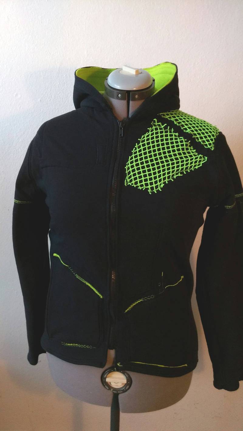 Uv-Empfindlicher Hoodie Schwarzer Strick, Grüner Fleece, Techwear Medium Uv-Empfindlicher Hoodie Schwarzer Strick, Grüner Fleece, Techwear Medium von biotic