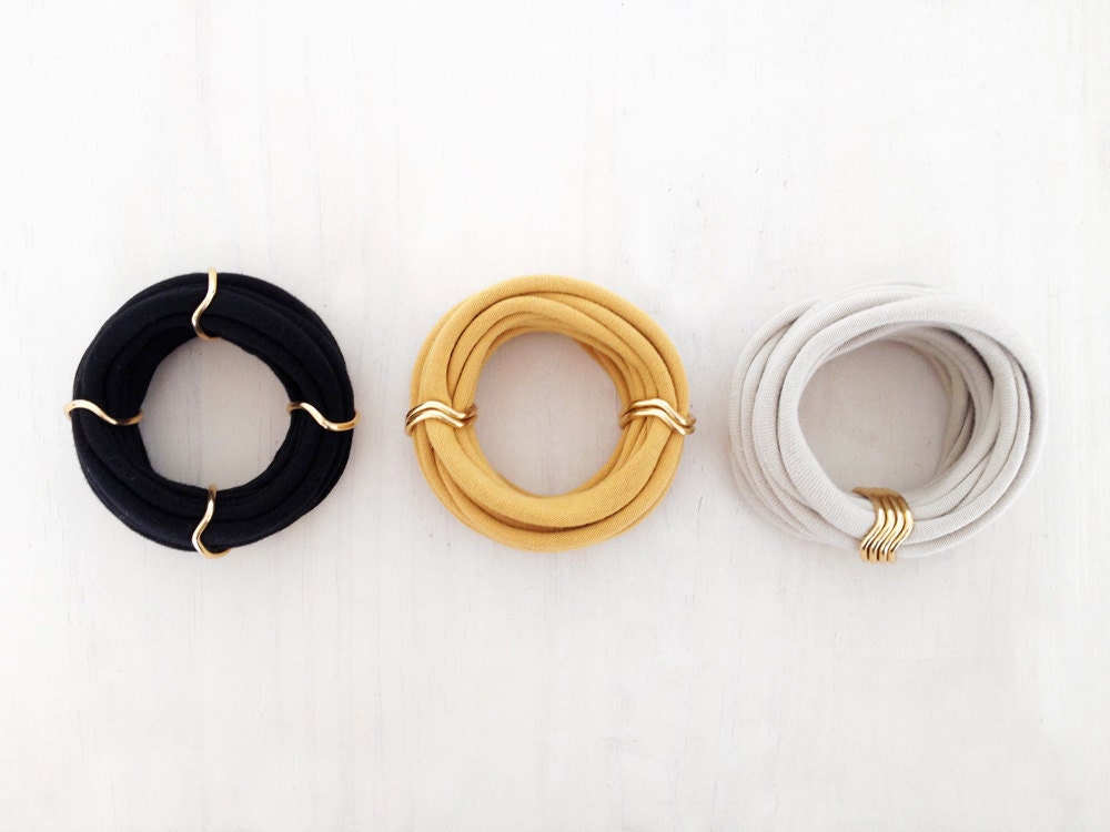 Goldene Armreifen, Armbänder Für Frauen, Boho Armbänder, Armreife, Textilschmuck, Geschenk Sie, Mutter, Set Goldene Armreifen, Armbänder Für Frauen, Boho Armbänder, Armreife, Textilschmuck, Geschenk Sie, Mutter, Set von birdienumnumshop