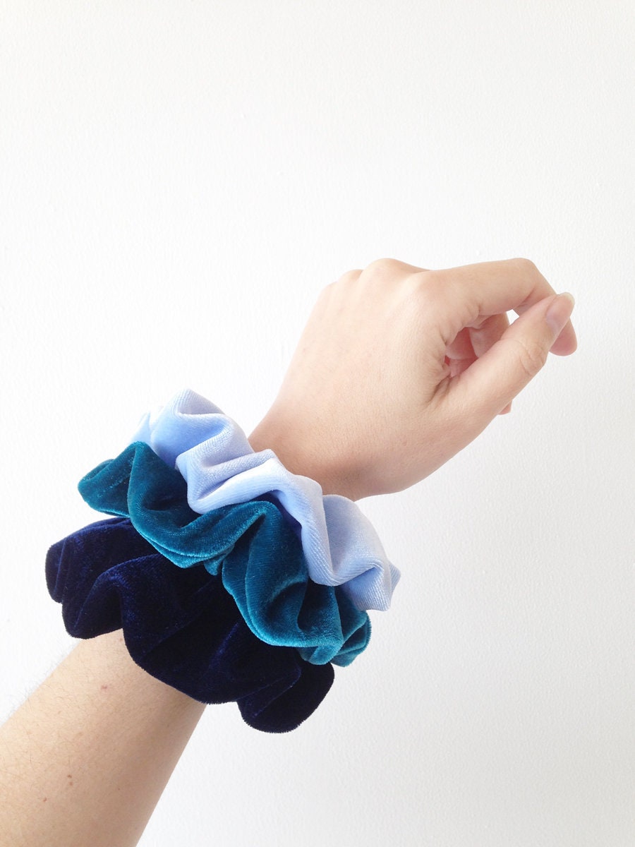 Haarscrunchies, Samt Scrunchies, Scrunchies Set, Haargummi Babyblauer Scrunchie, Marineblauer Scrunchies, Birdienumnumshop von birdienumnumshop