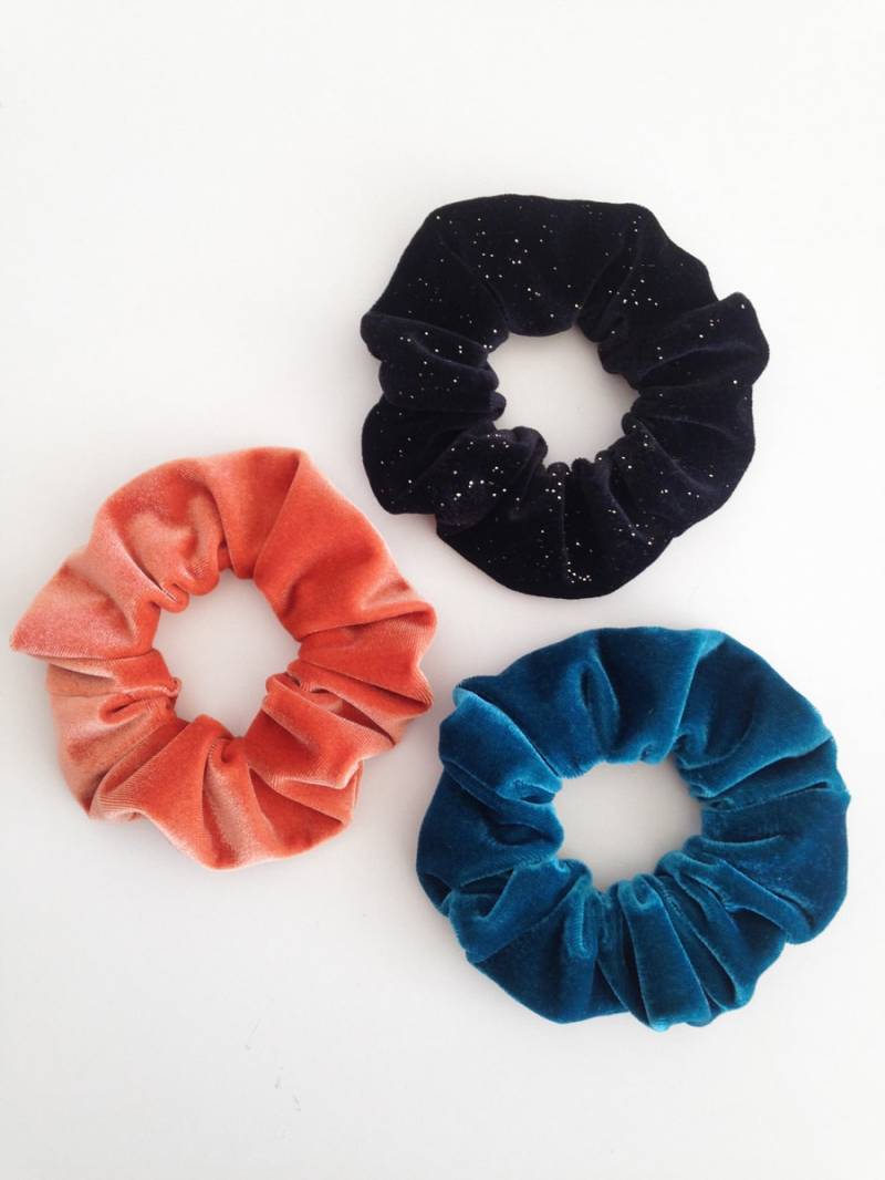 Samt Scrunchies Set, Samt Scrunchie Pack, Große Scrunchies, Orange Scrunchie, Schwarz von birdienumnumshop