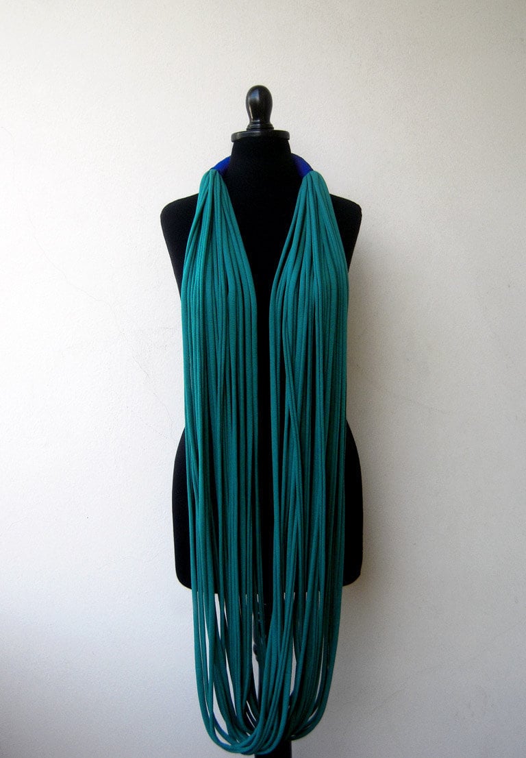 Schals Für Frauen, Kette Petrol, Geschenk Mama, Schal - Der Nudelschal Handgemacht Aus Smaragdgrünem Jersey-Baumwollstoff Schals Für Frauen, Kette Petrol, Geschenk Mama, Schal - Der Nudelschal Handgemacht Aus Smaragdgrünem Jersey-Baumwollstoff von birdienumnumshop