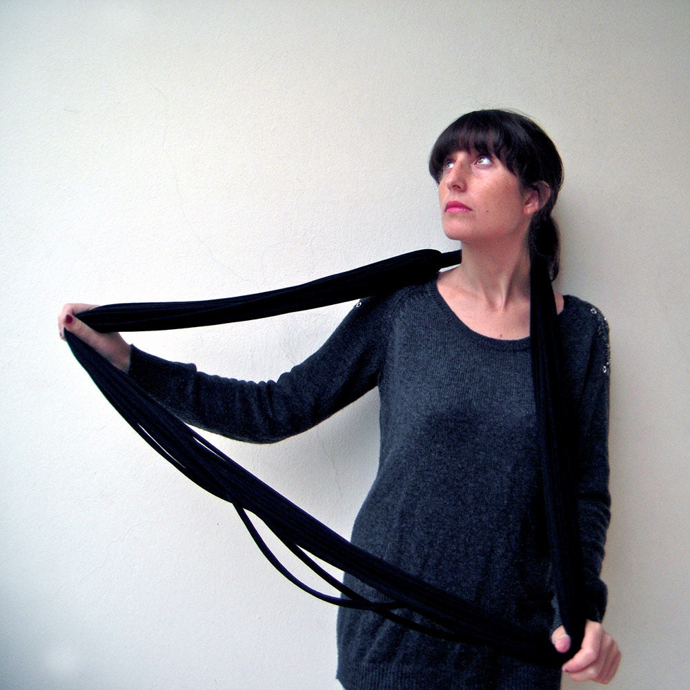 Schwarzer Endlosschal, Lange Kette, Herrenschal, Herrengeschenk, Schwarze Statementkette von birdienumnumshop