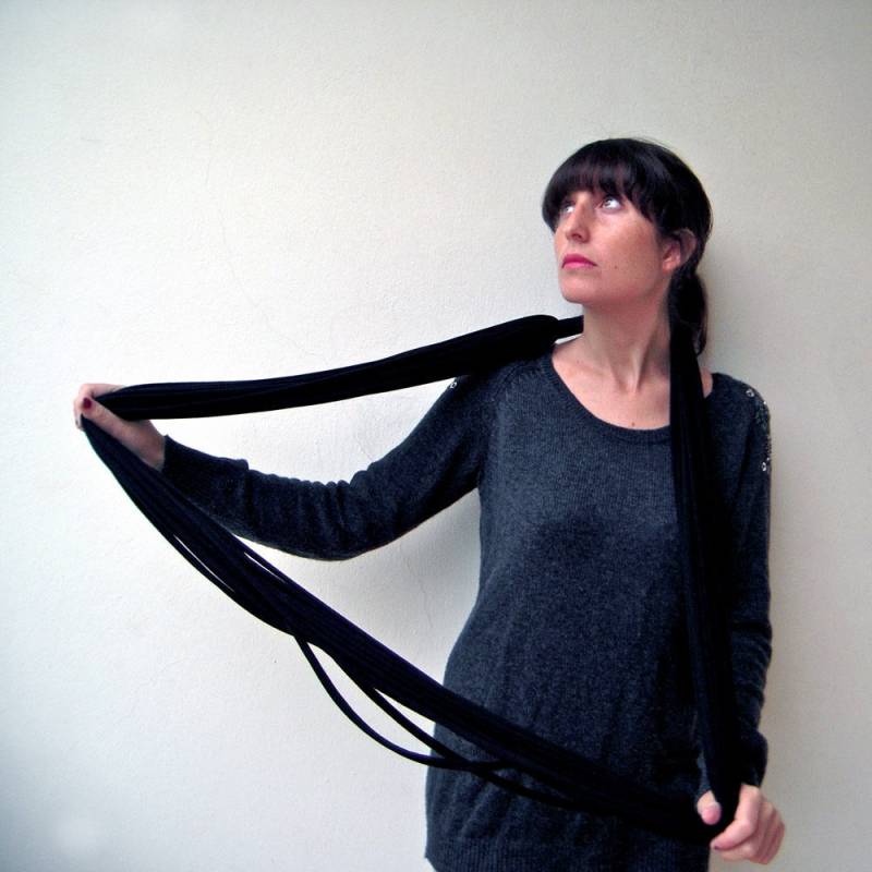 Schwarzer Endlosschal, Lange Kette, Herrenschal, Herrengeschenk, Schwarze Statementkette von birdienumnumshop