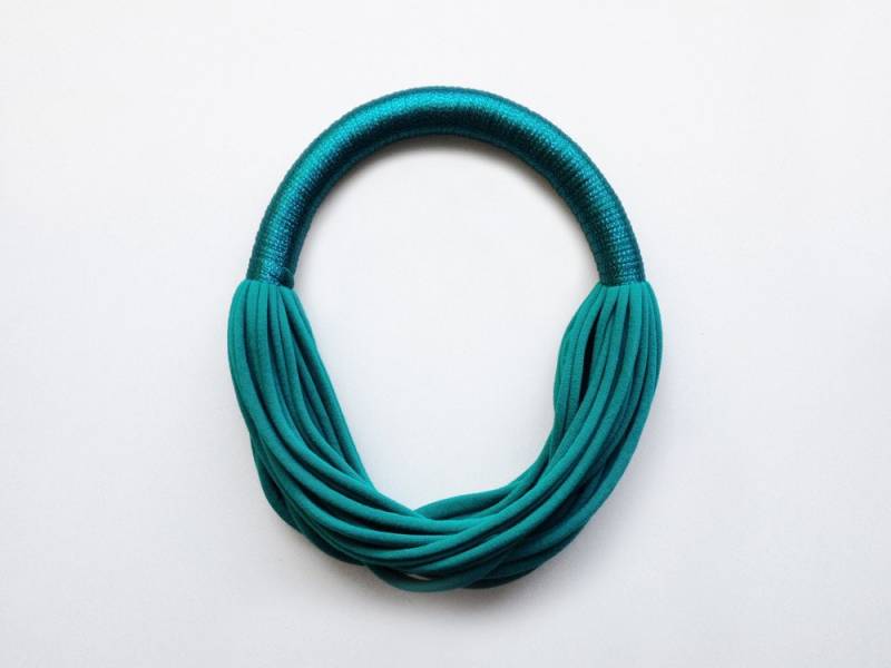 Smaragd Halskette, Funky Party Kette, Statement Geschenk Für Frauen - Die Funky Kette Handgemacht Aus Jersey Und Glänzendem Stoff Smaragd Halskette, Funky Party Kette, Statement Geschenk Für Frauen - Die Funky Kette Handgemacht Aus Jersey Und Glänzendem Stoff von birdienumnumshop