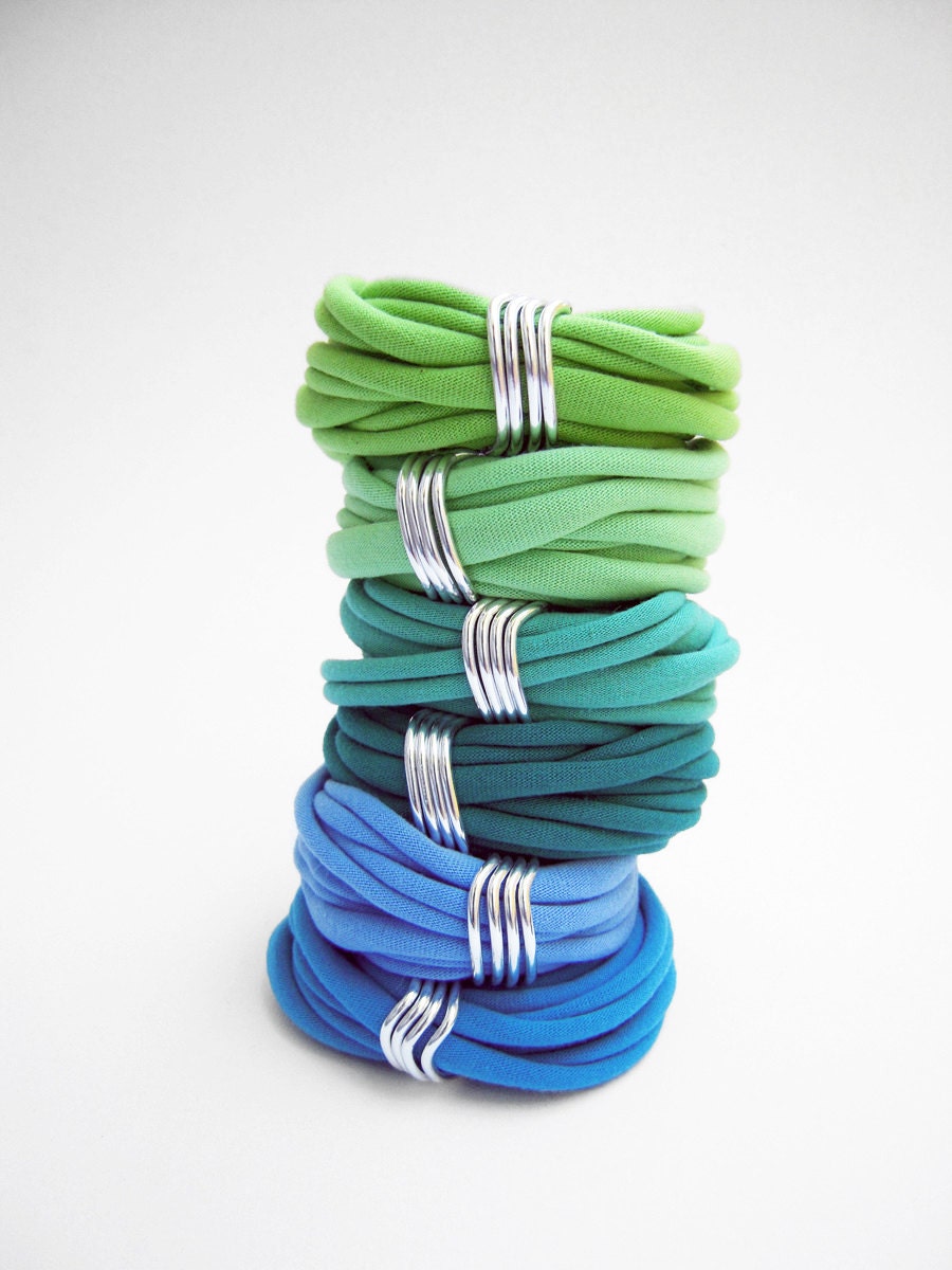 Stapel Armbänder, Weiche Stoff Geschenke Für Frau, Freundin Geschenke, Textilarmbänder, Freundschaftsarmband von birdienumnumshop